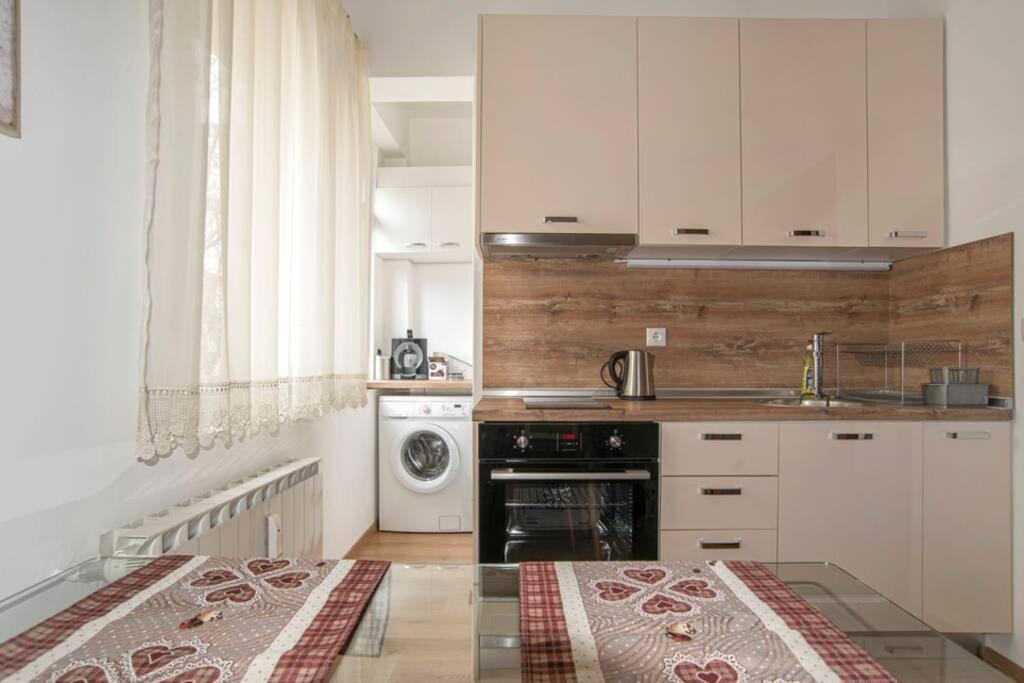 Elegant & Stylish 2 Bedroom Top Central Apartment Sofia Esterno foto